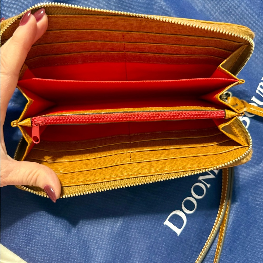 Dooney & Bourke Tan (Natural) Leather Tote w/matching Wallet - Picture 13 of 15